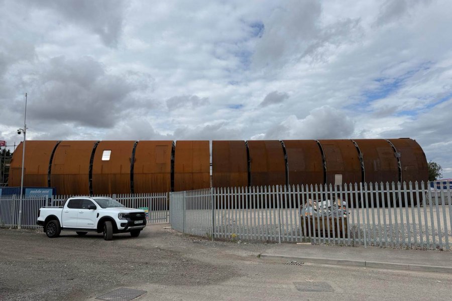 Large cylindrical aeroplane component